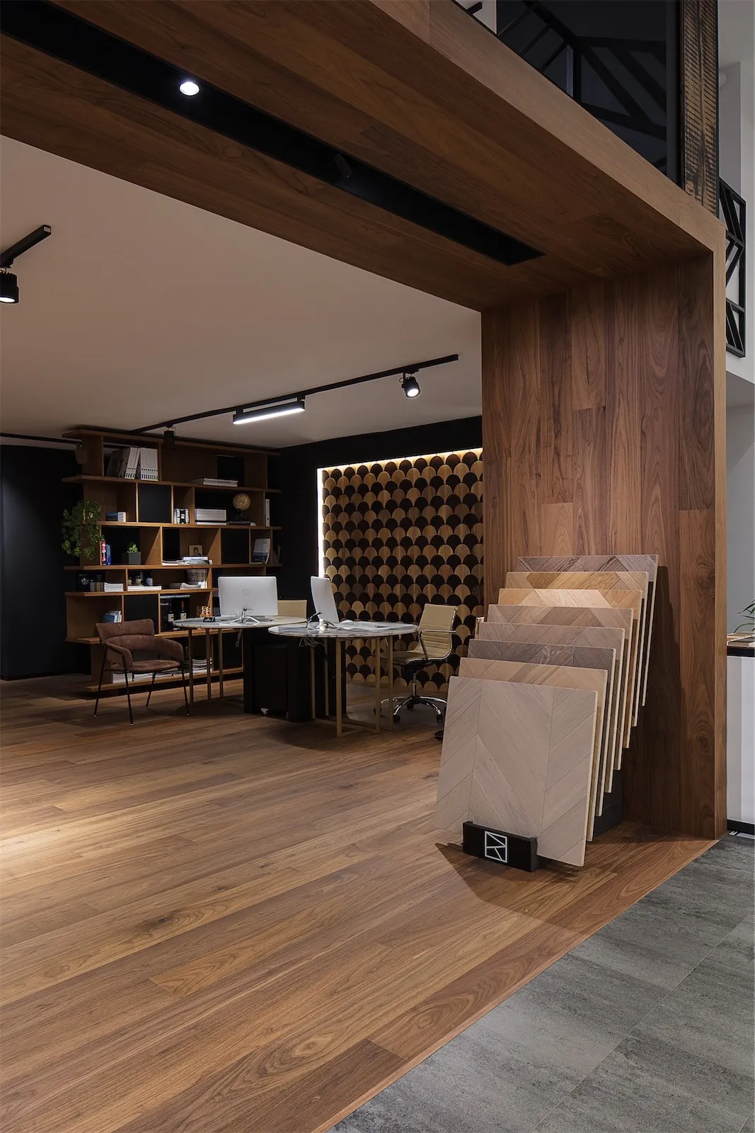 ROUNTOS WOODEN FLOORS-image